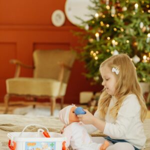 Niña jugando medicina privada